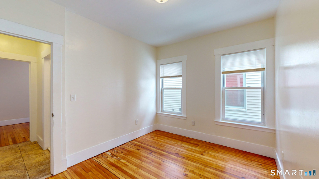 679 Winchester Avenue - Photo 8