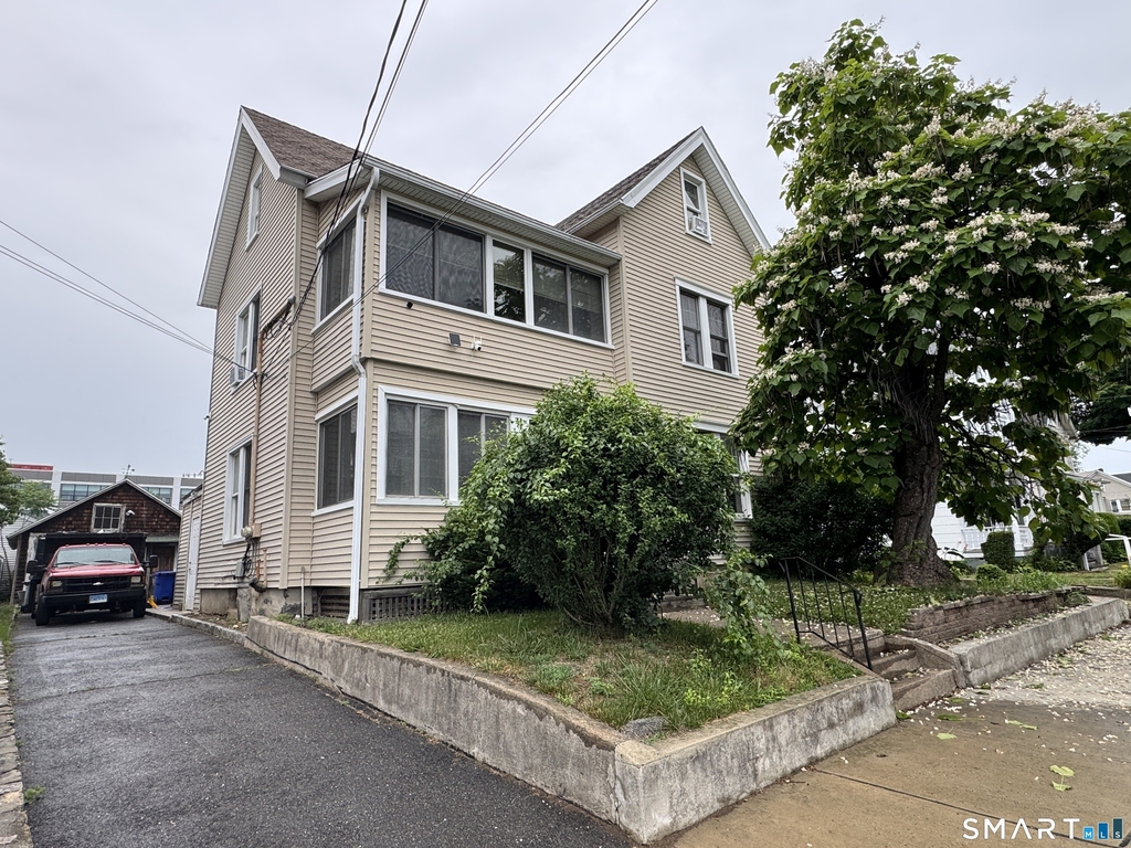 11 Betts Place - Photo 0