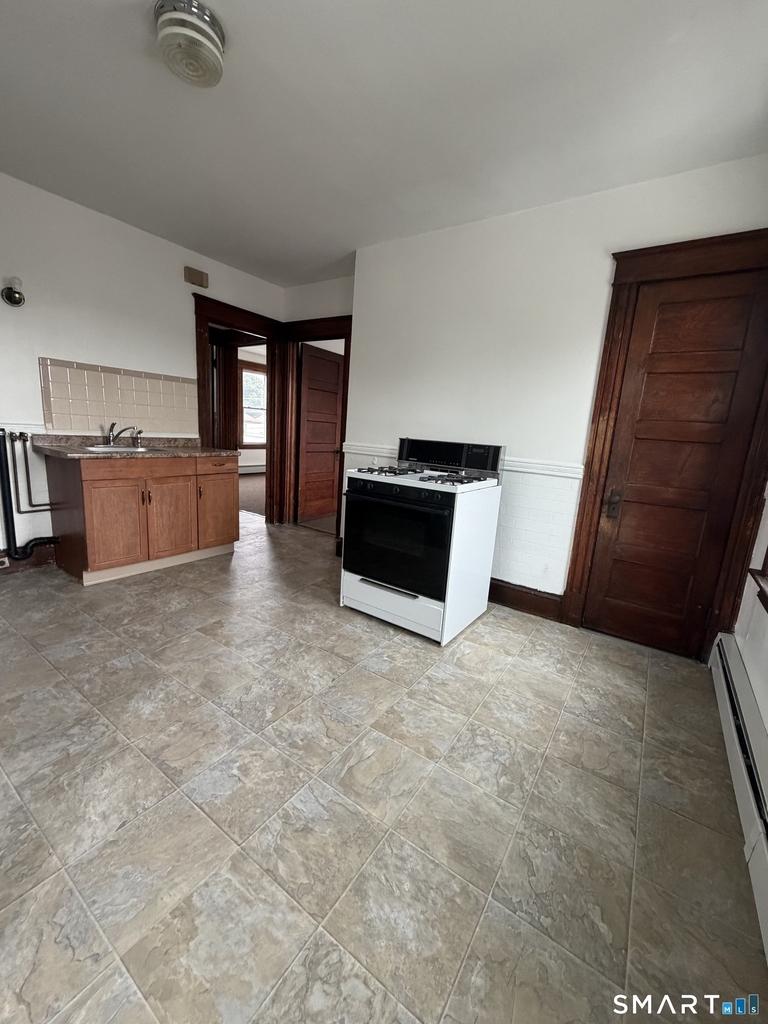 366 Tolland Street - Photo 2