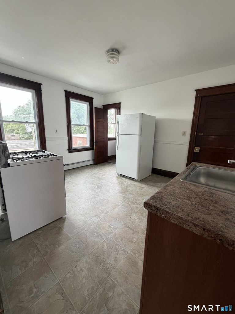 366 Tolland Street - Photo 3