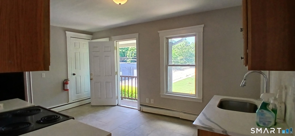 82 Wolcott Avenue - Photo 3