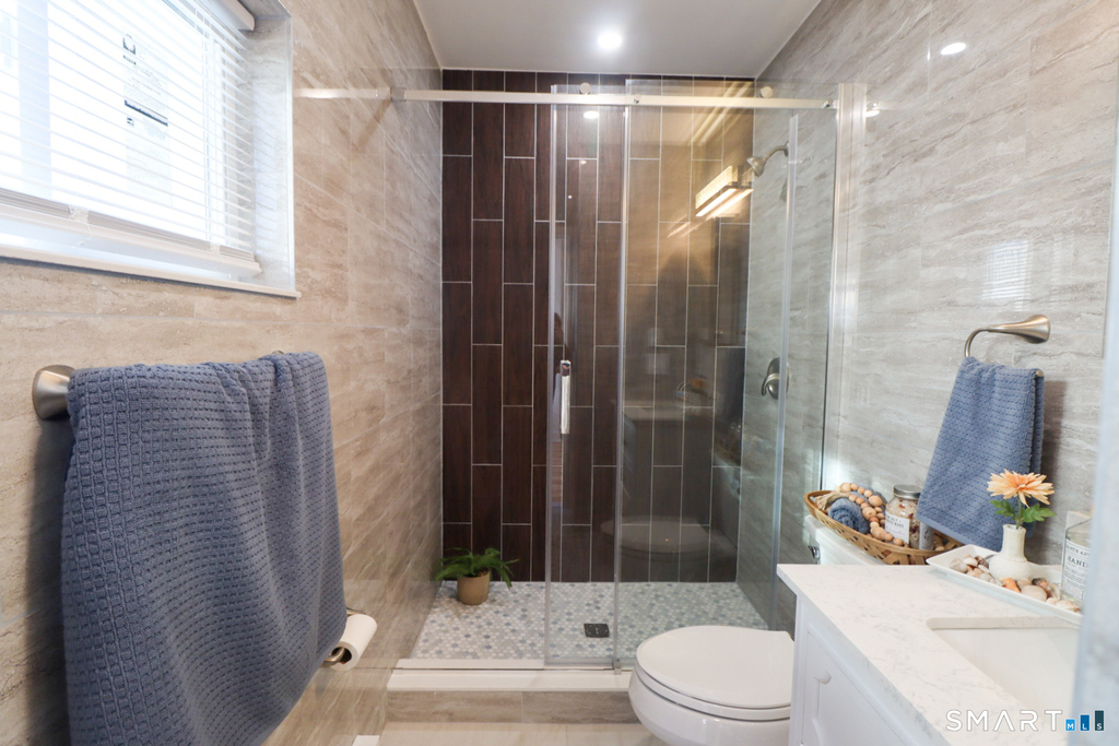 198 Montauk Avenue - Photo 6