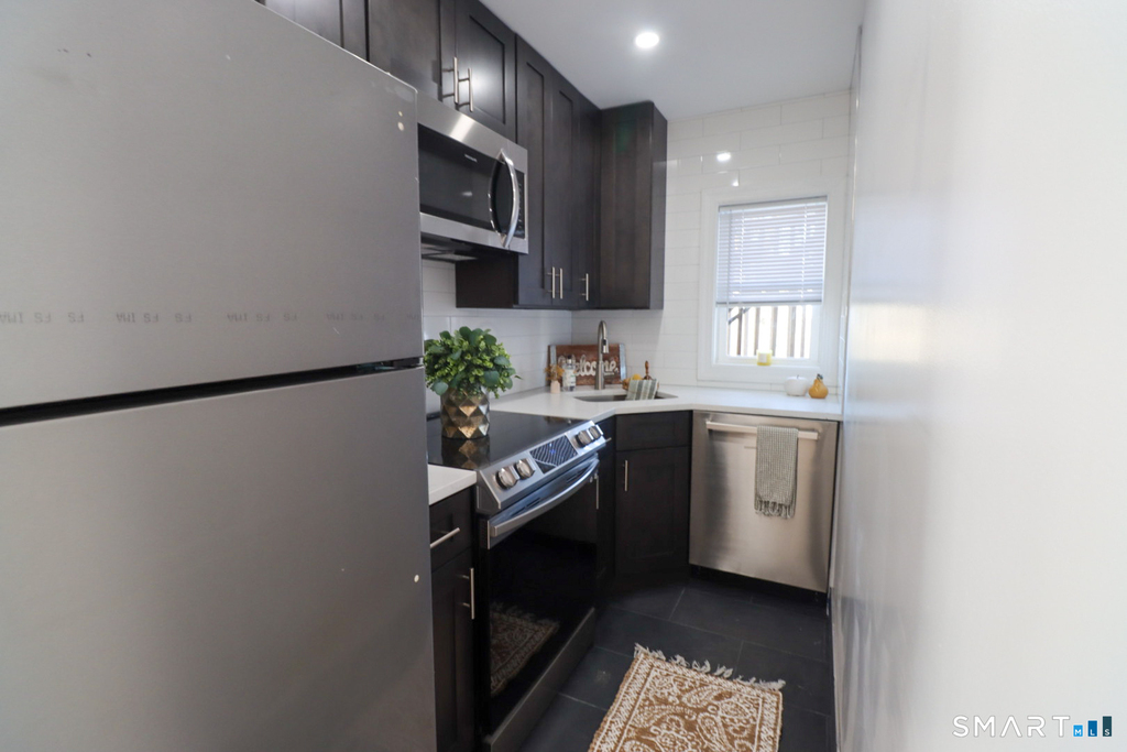 198 Montauk Avenue - Photo 2