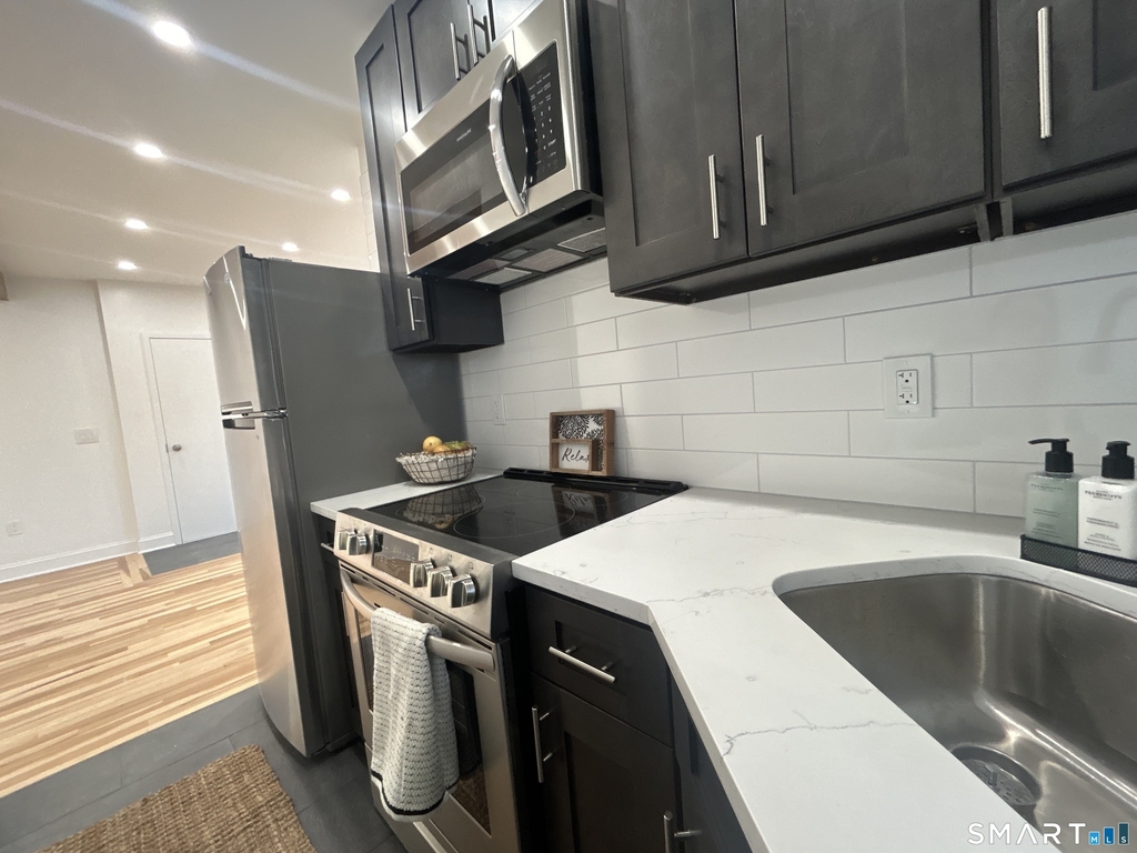 198 Montauk Avenue - Photo 3