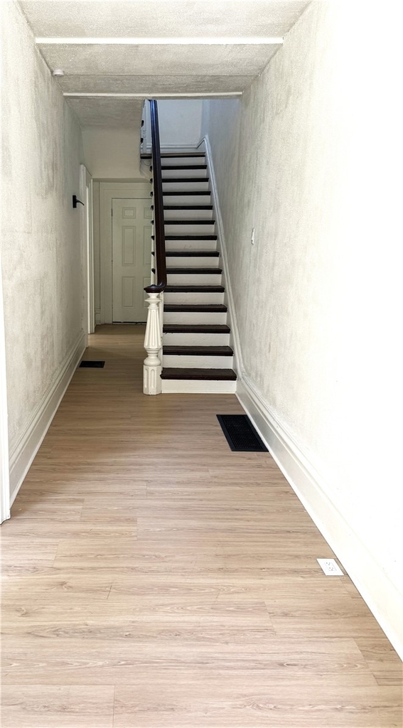 1615 Manhattan St - Photo 1