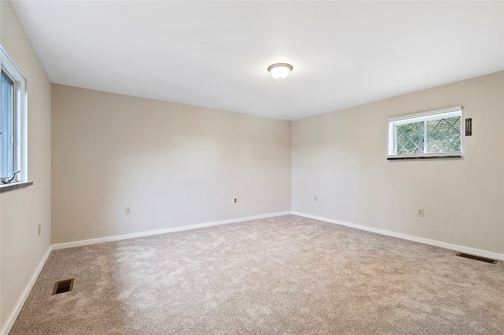 8966 Knoll Street - Photo 9