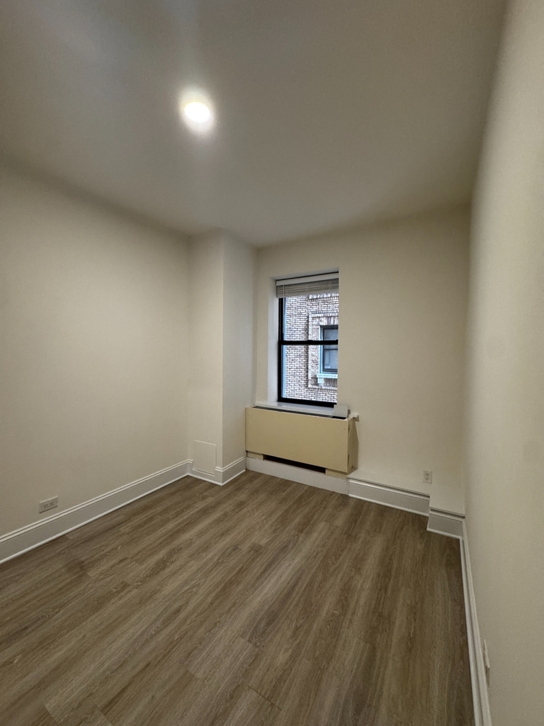 West 34th Street - Photo 3