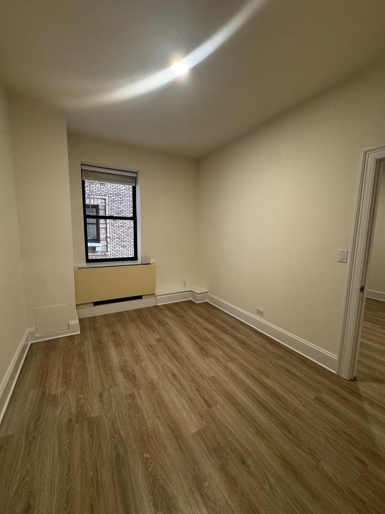 West 34th Street - Photo 5