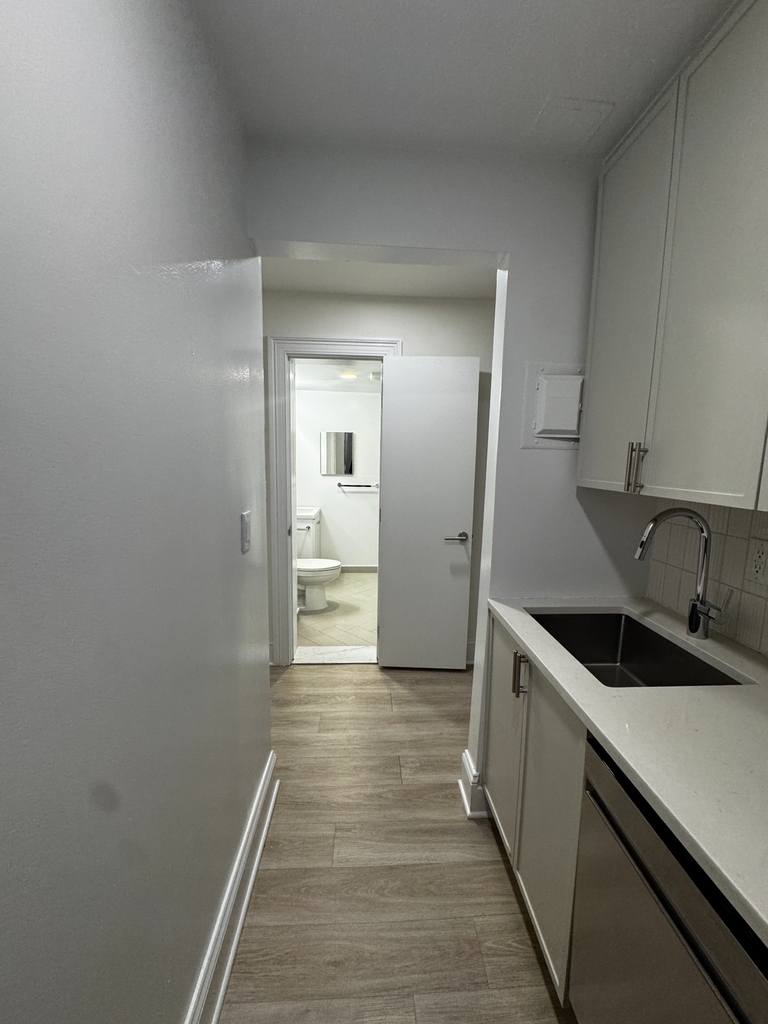 West 34th Street - Photo 8