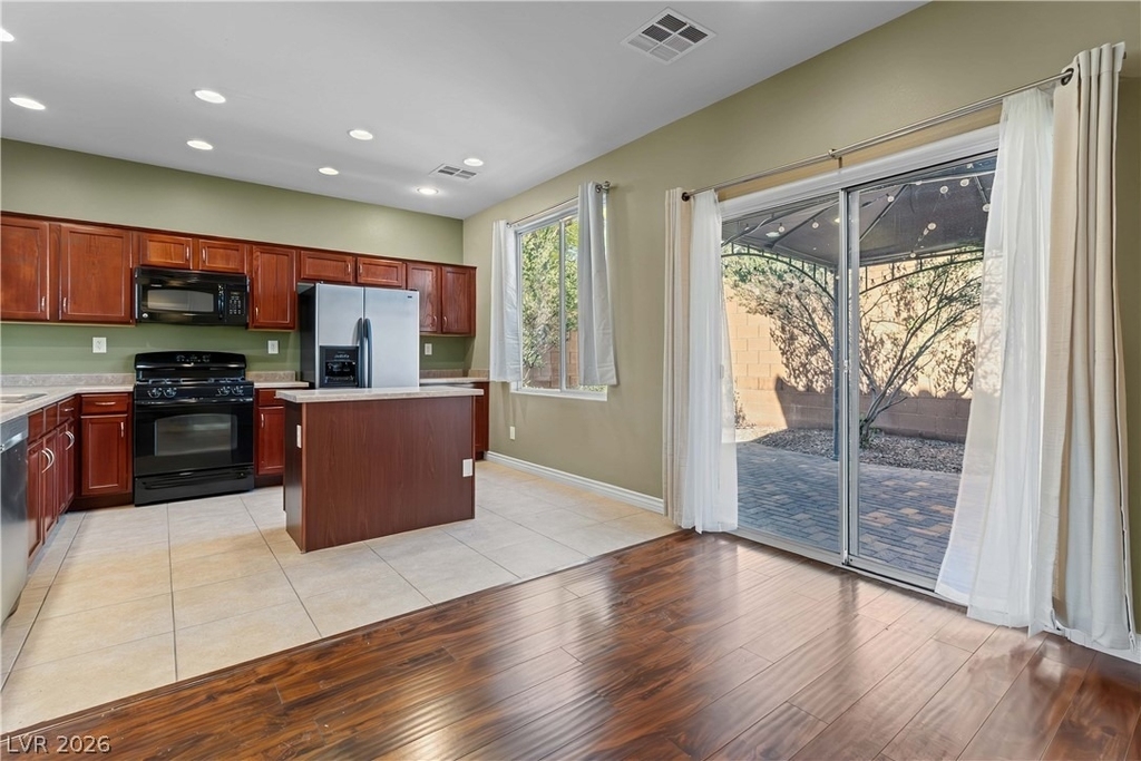 8396 Waylon Avenue - Photo 4