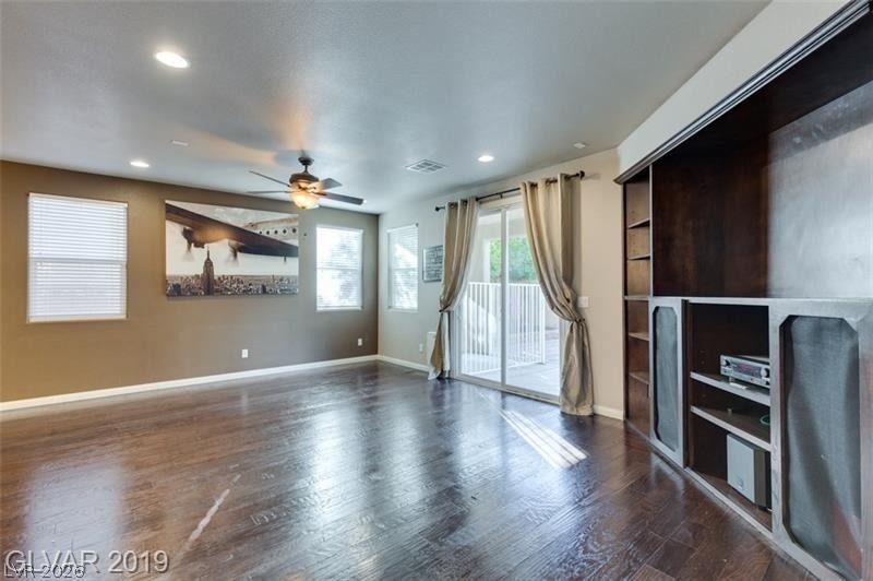 1077 Hickory Park Street - Photo 8