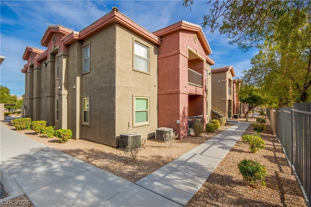8000 Badura Avenue - Photo 14