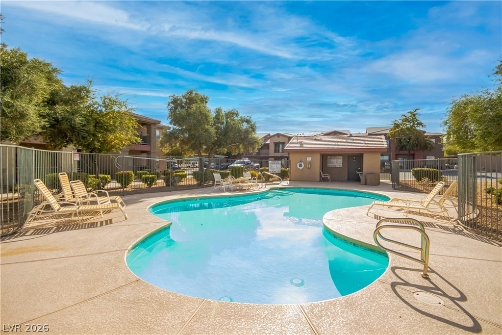 8000 Badura Avenue - Photo 20