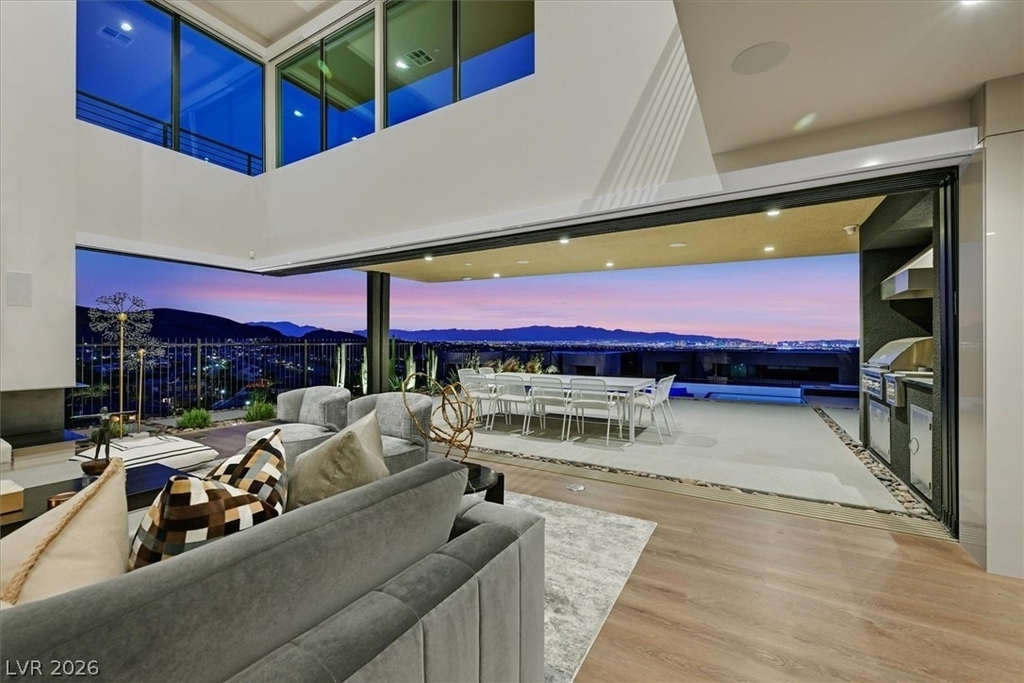807 Magnum Cliff Court - Photo 0