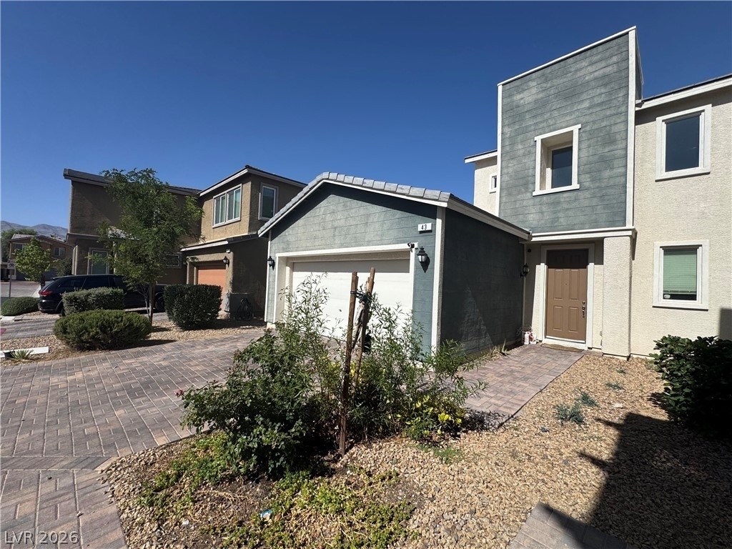 43 Heathrow Lake Avenue - Photo 0