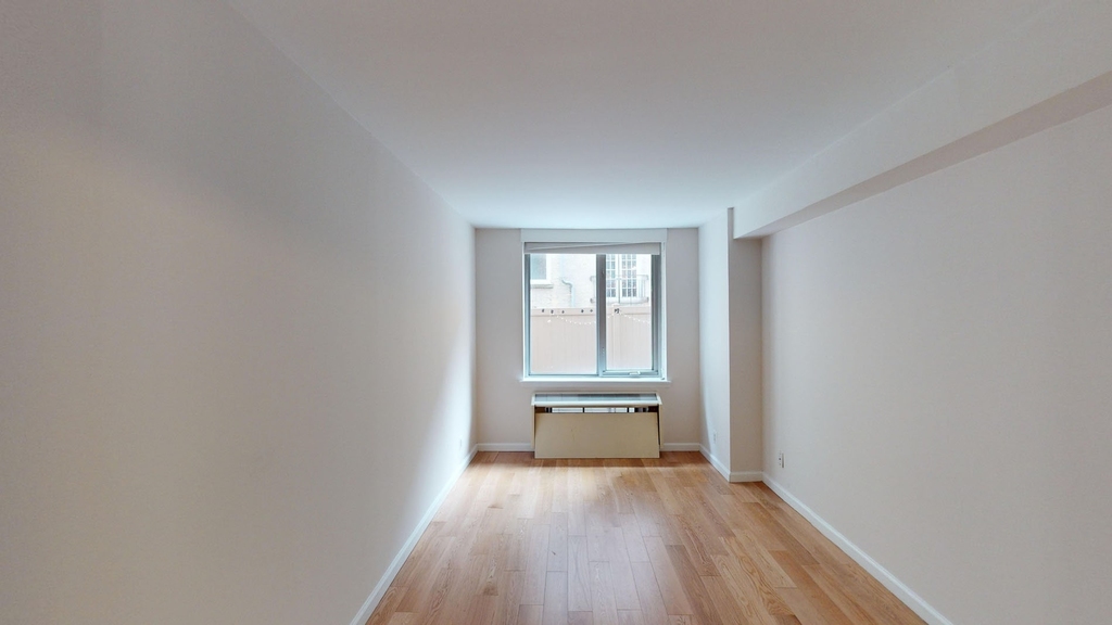 120 W. 21st - Photo 4