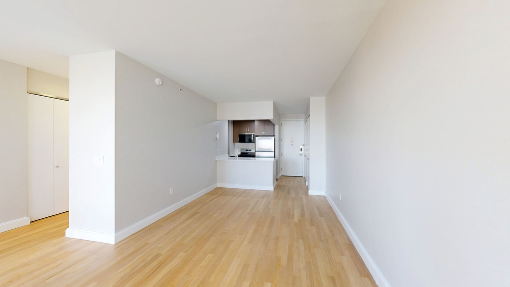 10 Hanover Square - Photo 2