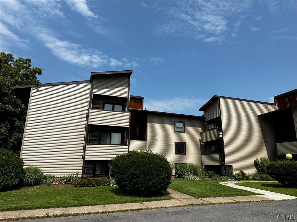 505 Village Boulevard N - Photo 1