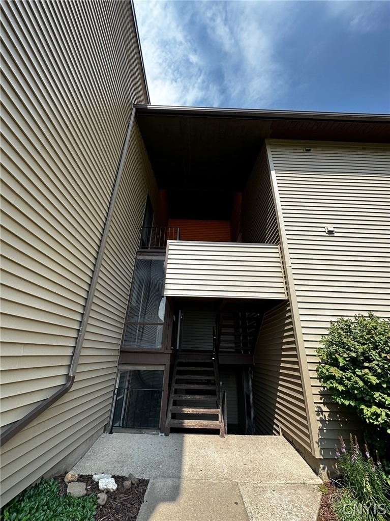 505 Village Boulevard N - Photo 0