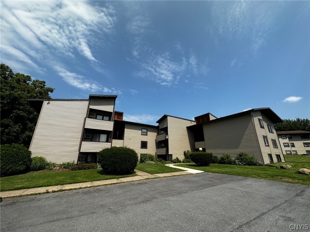 505 Village Boulevard N - Photo 2