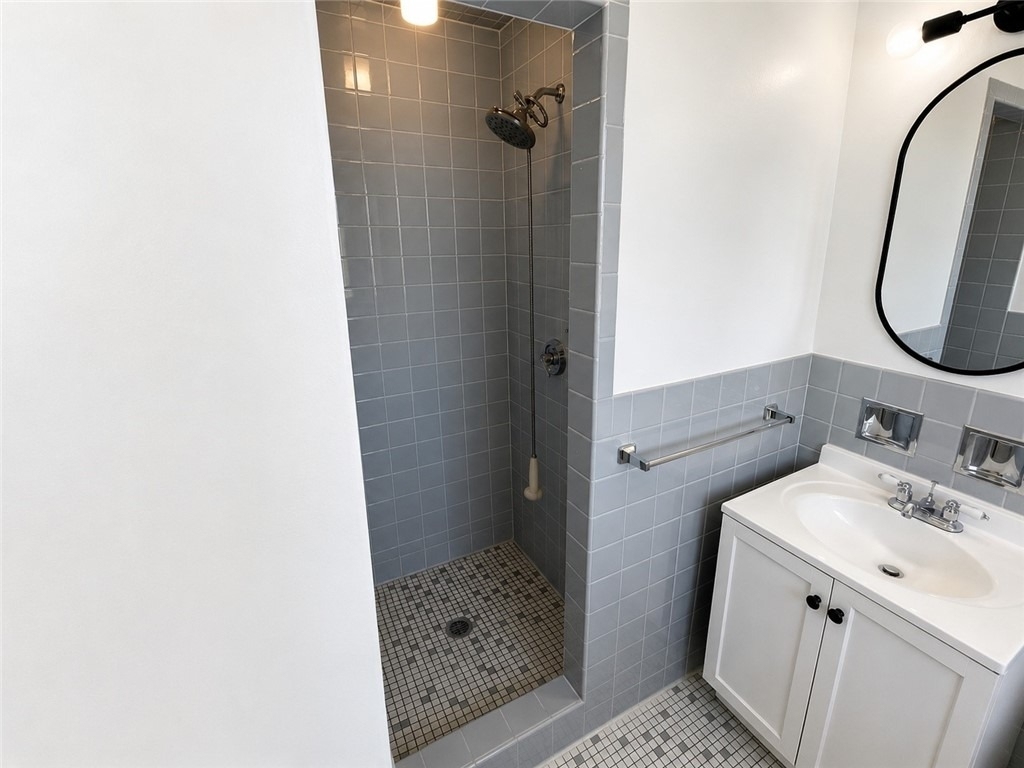 1000 East Avenue - Photo 28