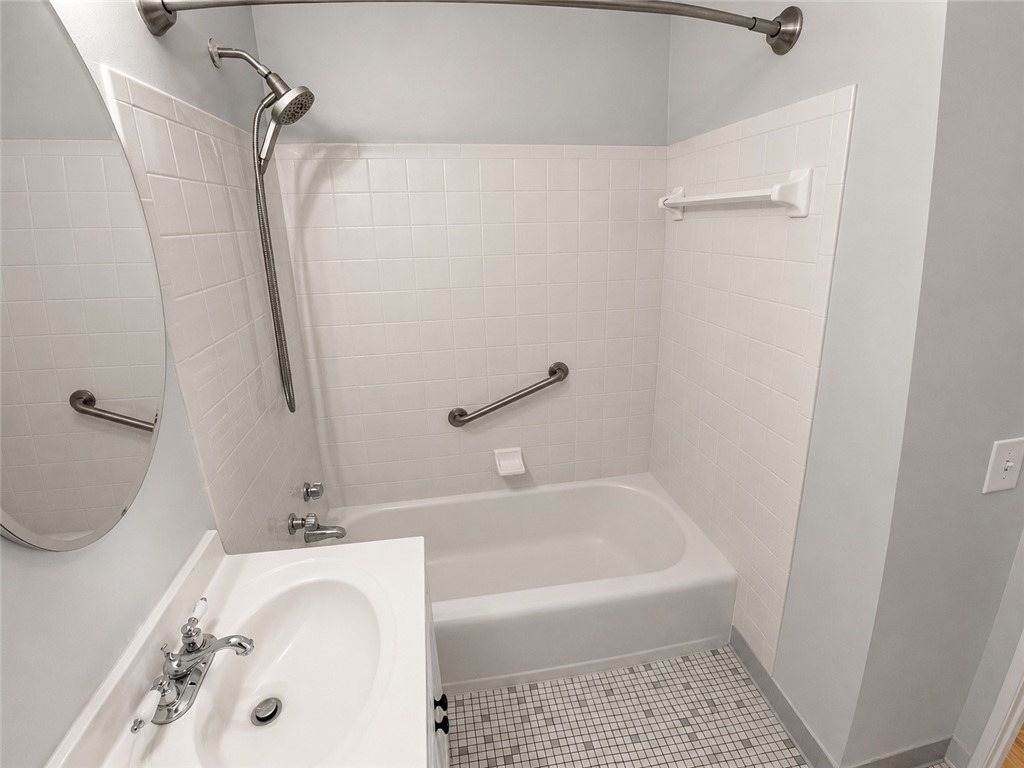 1000 East Avenue - Photo 20