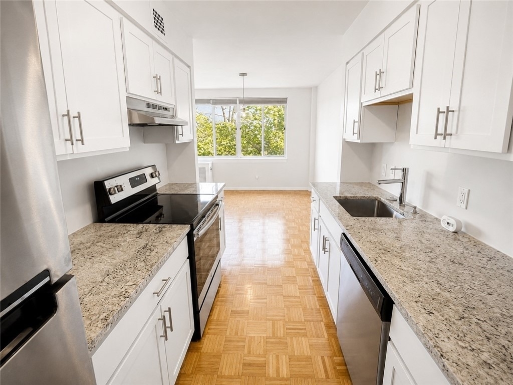 1000 East Avenue - Photo 11