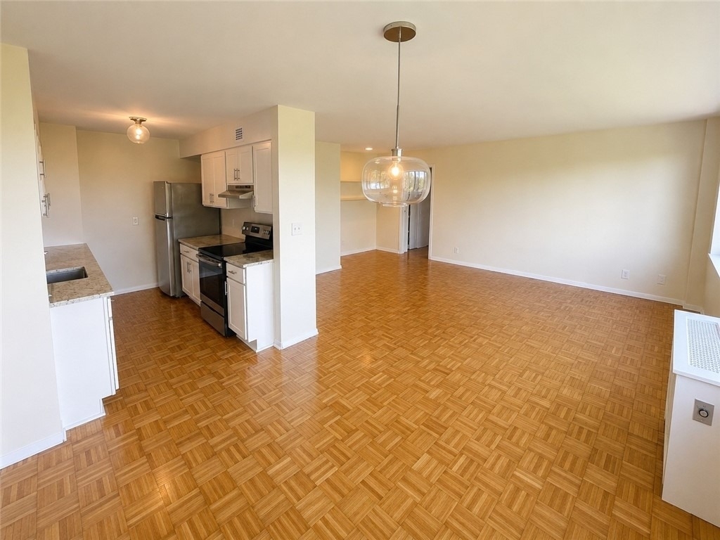 1000 East Avenue - Photo 5