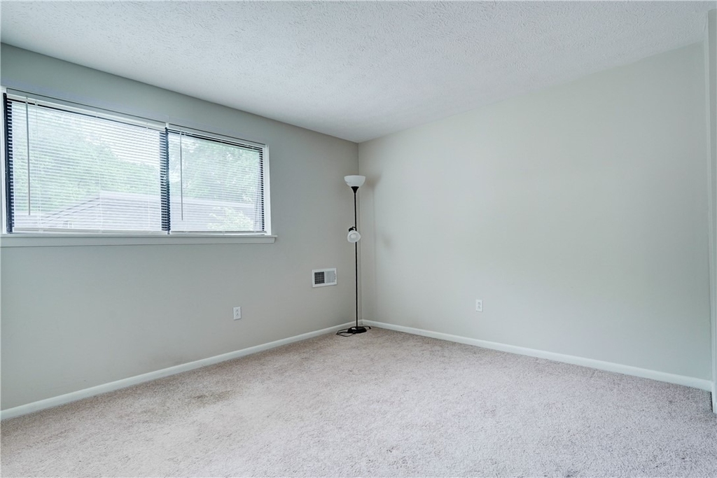 133 Penn Lane - Photo 10