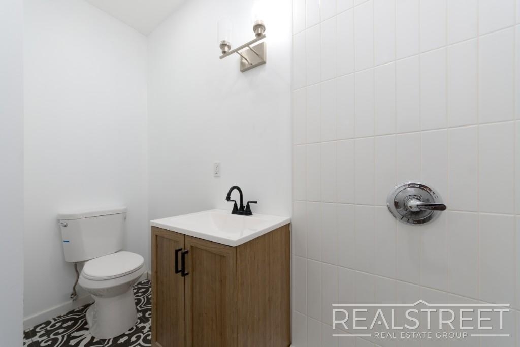 1469 Dean St - Photo 5