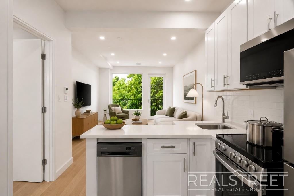 1469 Dean St - Photo 2