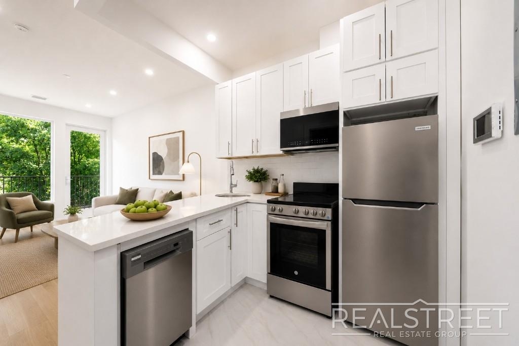 1469 Dean St - Photo 3