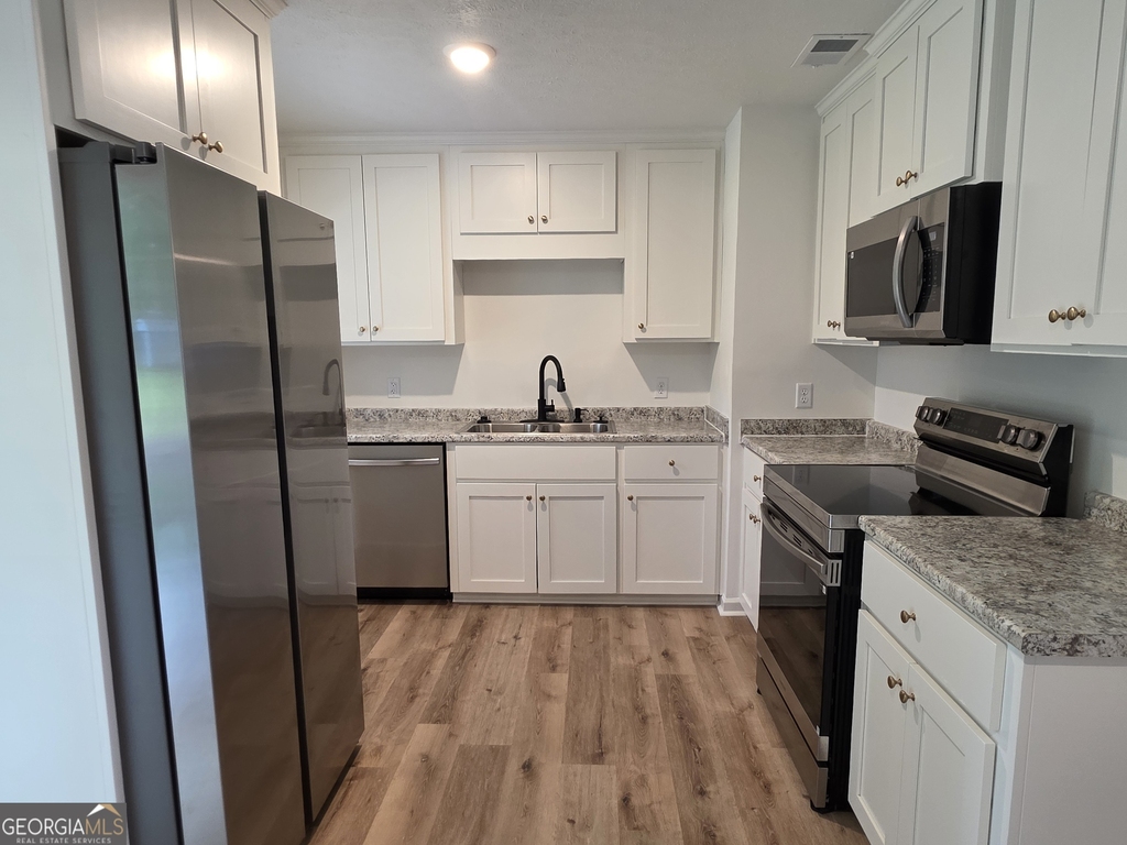 205 Whitehall Avenue - Photo 8