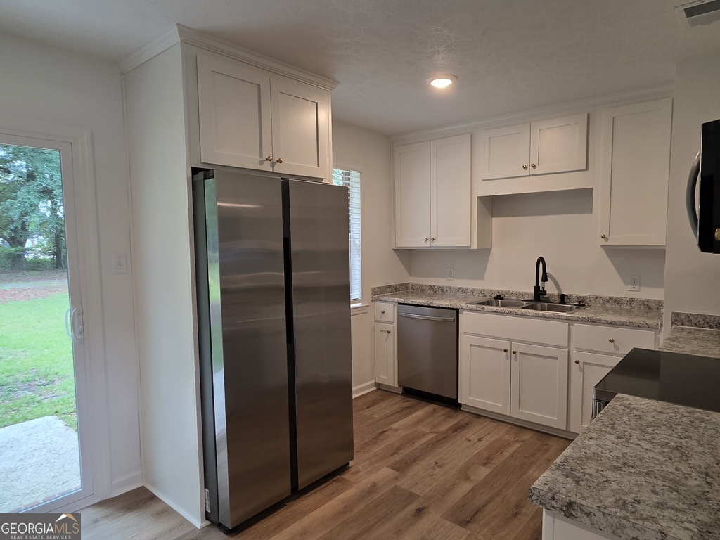 205 Whitehall Avenue - Photo 6