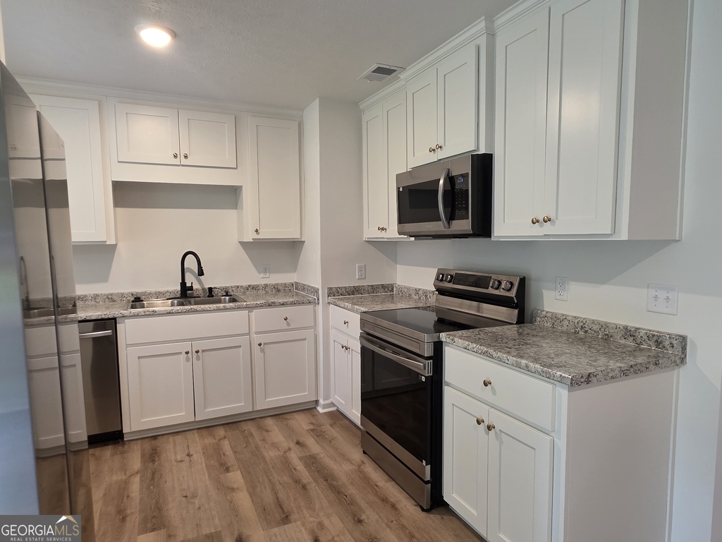 205 Whitehall Avenue - Photo 7