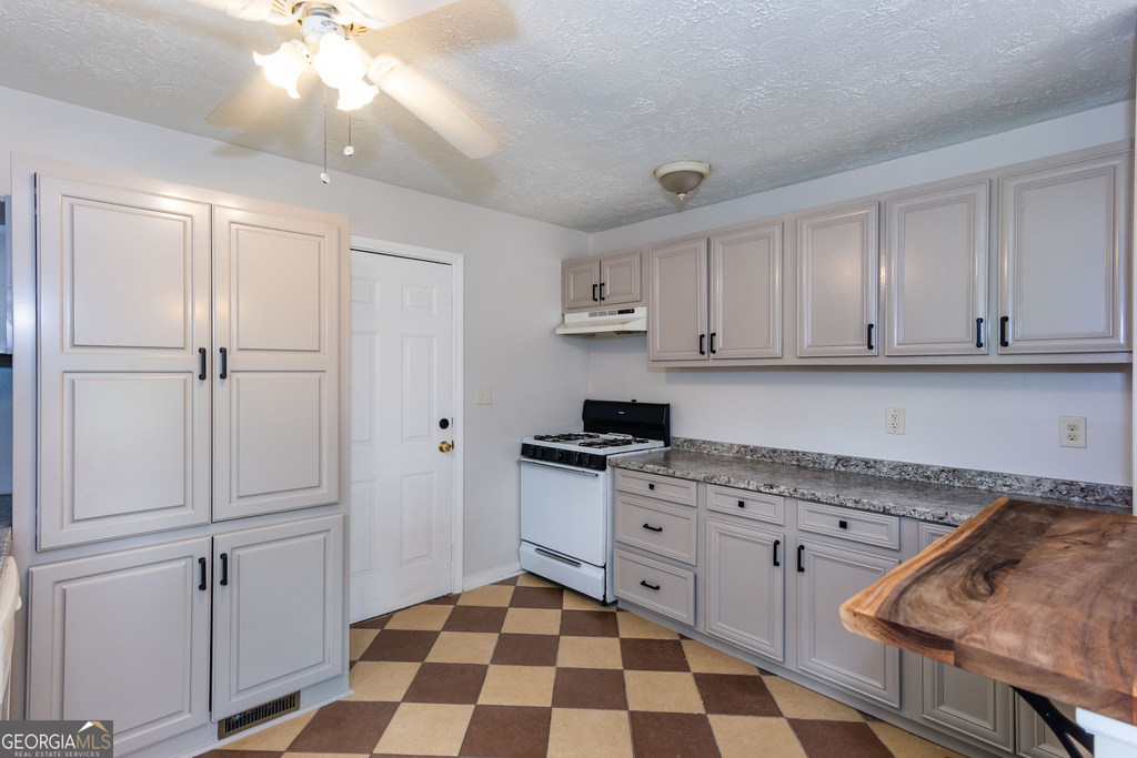 2435 Claude Street Nw - Photo 3