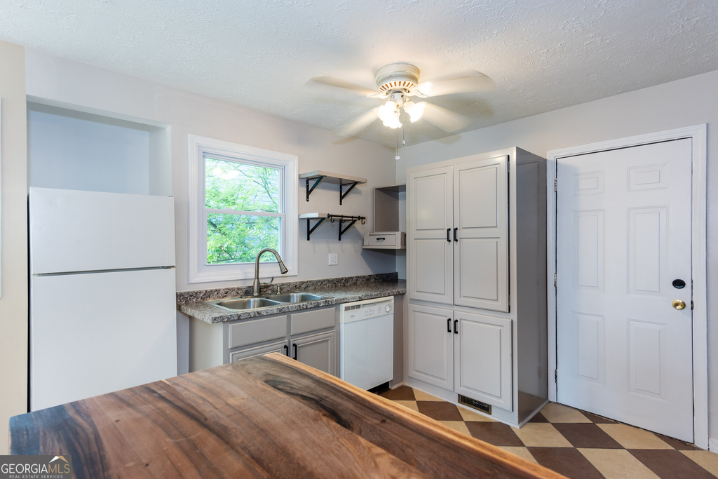 2435 Claude Street Nw - Photo 4