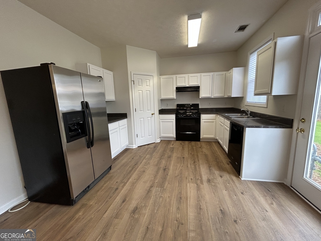 3051 Kentmere Drive - Photo 4