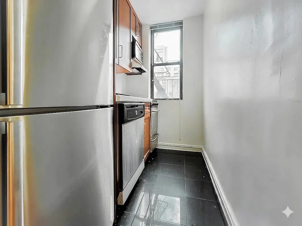 East 81st Street - Photo 2
