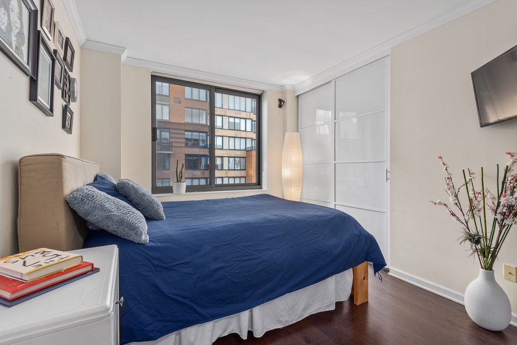 2 South End Avenue - Photo 3