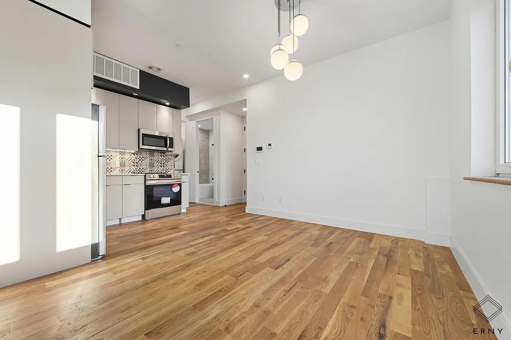 917 Broadway - Photo 2