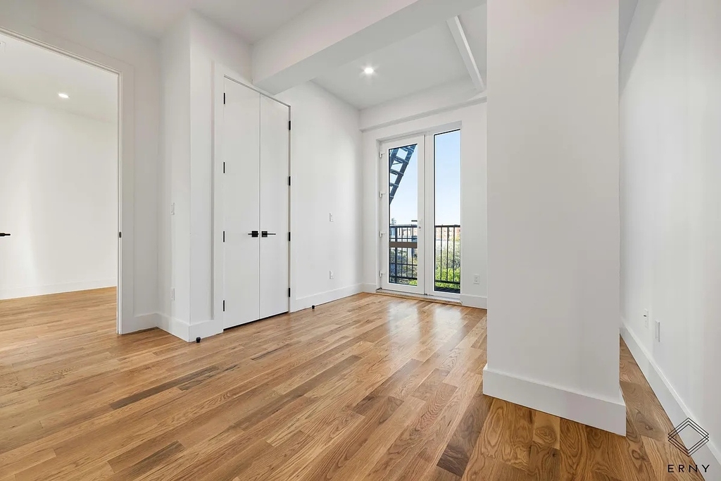 917 Broadway - Photo 6