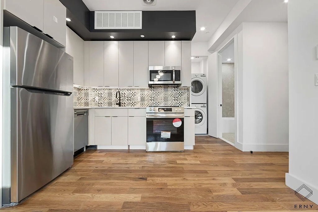917 Broadway - Photo 0