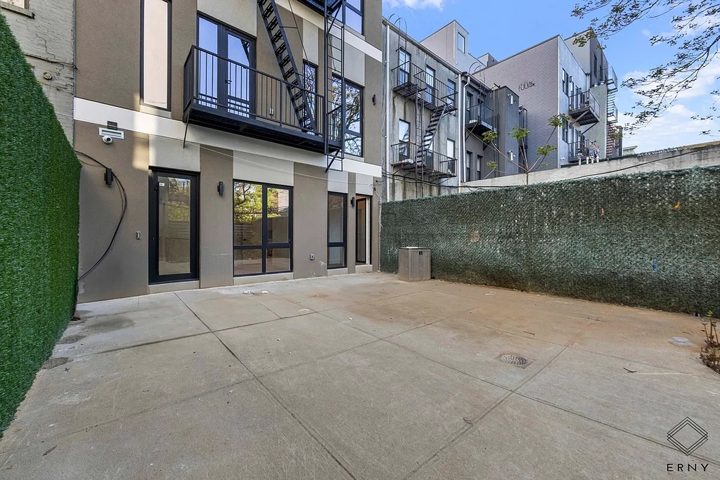917 Broadway - Photo 9