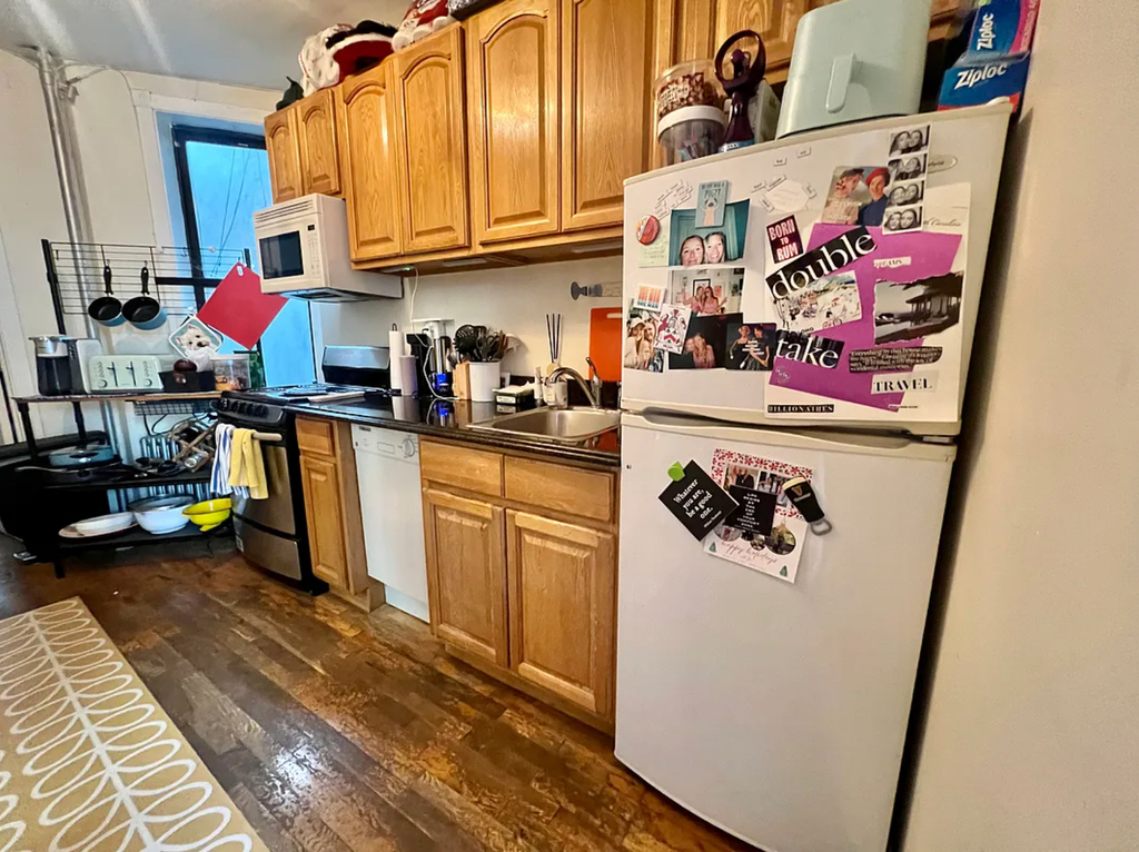 East 9th Street - Photo 2