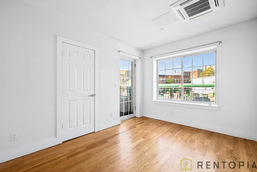 246 Union Avenue - Photo 2