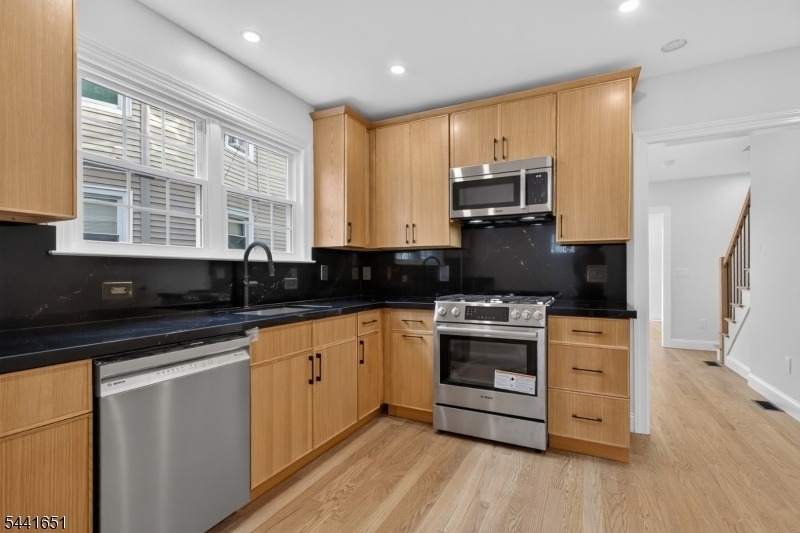 18 Walnut St - Photo 3