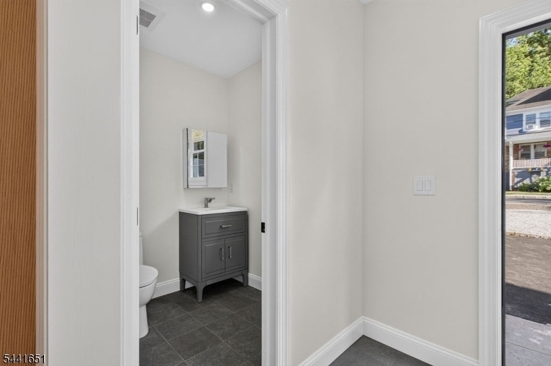 18 Walnut St - Photo 5