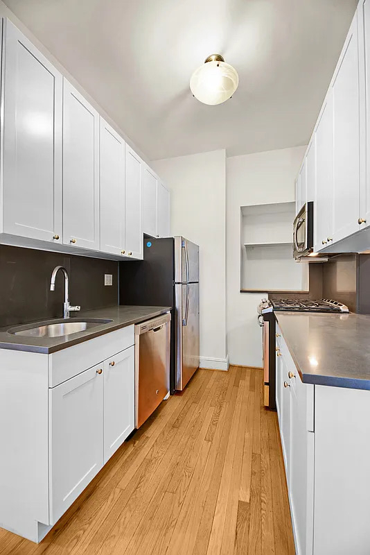 121 Madison Avenue - Photo 2