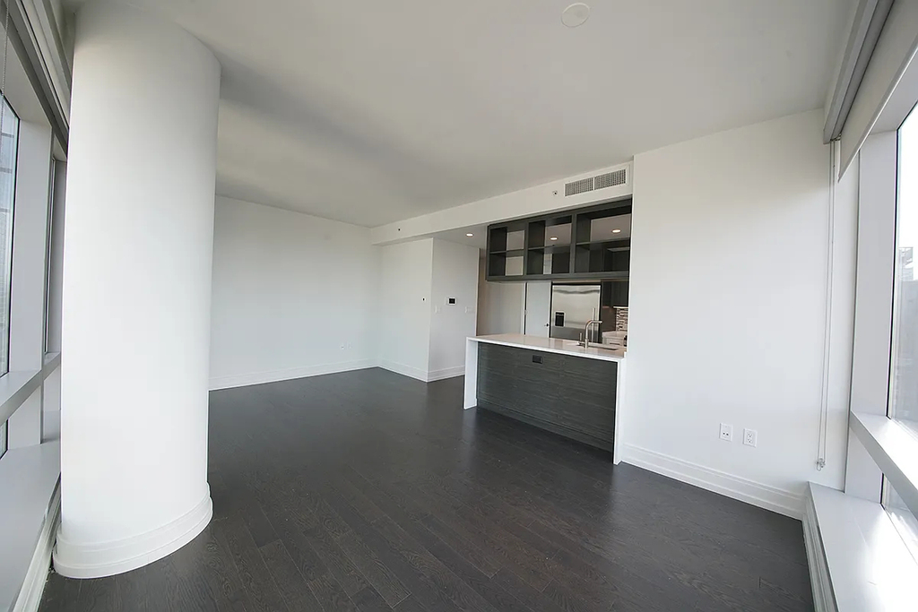 555 10th Avenue - Photo 5